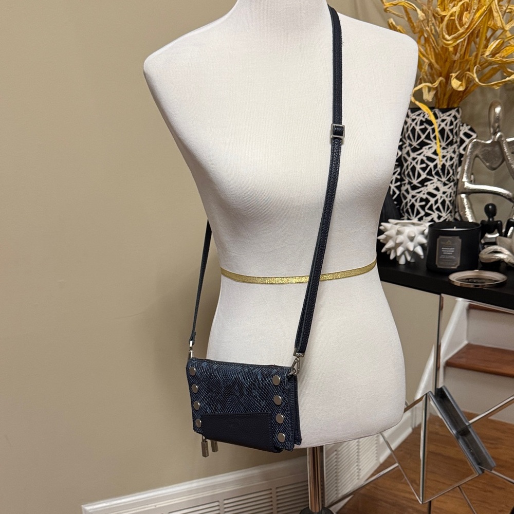 Hammitt Levy Soft Leather Navy/Black Crossbody /Wallet/ Clutch pre-owned - Picture 9 of 10